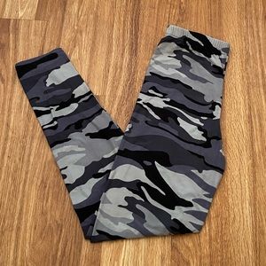 Fashion nova army leggings